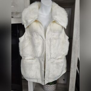 R L Z Faux Fur Vest Size Small Ivory , Medium Like New, 21" Pit To Pit